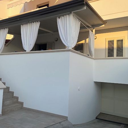 Villa Ticia A 100 Metri Dalla Spiaggia Con Parcheggio Privato Lido Marini Exterior foto