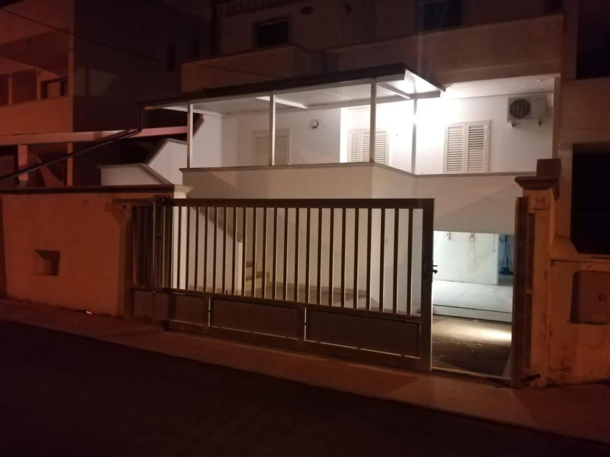 Villa Ticia A 100 Metri Dalla Spiaggia Con Parcheggio Privato Lido Marini Exterior foto